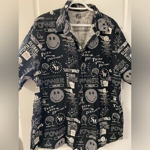 Men’s XL Smiley World Black & White Graphic Short Sleeve Button Up Shirt